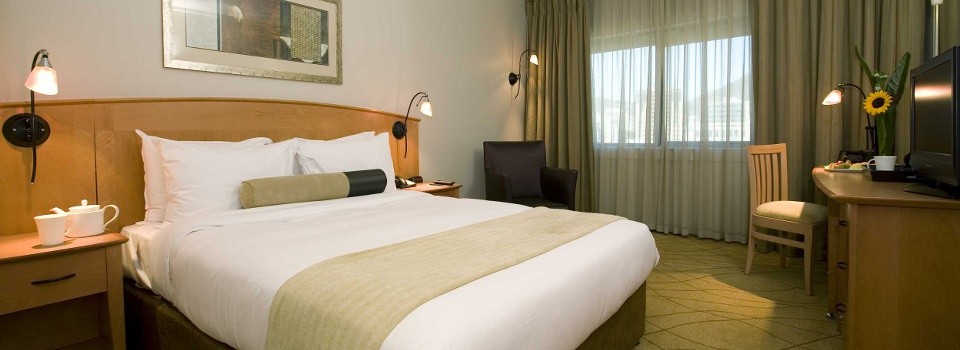 Guestroom at the Southern Sun Waterfront