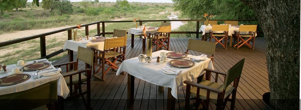 Outside dining at Singita Ebony Lodge 